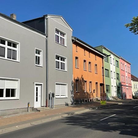 Modern Eingerichtet-Stadtnah-Ferienwohnung Mit Geschirrspueler Und Waschmaschine Friedland  Kültér fotó