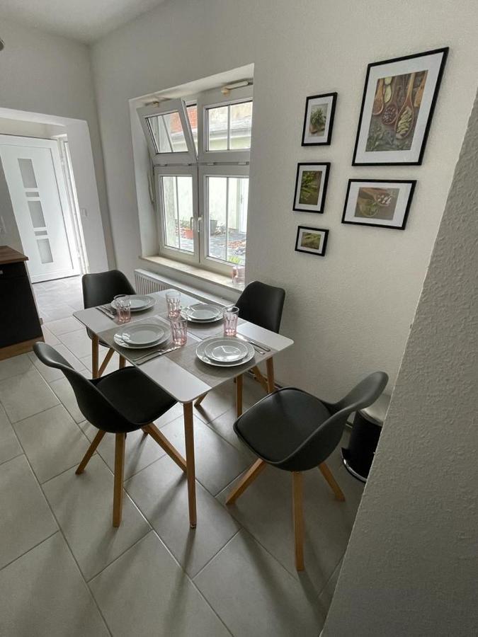Modern Eingerichtet-Stadtnah-Ferienwohnung Mit Geschirrspueler Und Waschmaschine Friedland  Kültér fotó