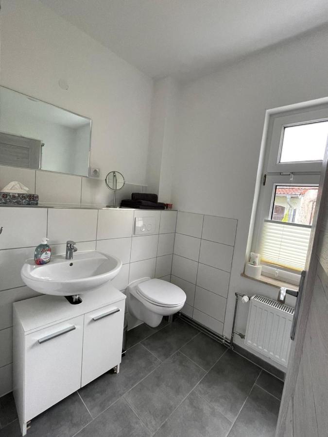 Modern Eingerichtet-Stadtnah-Ferienwohnung Mit Geschirrspueler Und Waschmaschine Friedland  Kültér fotó